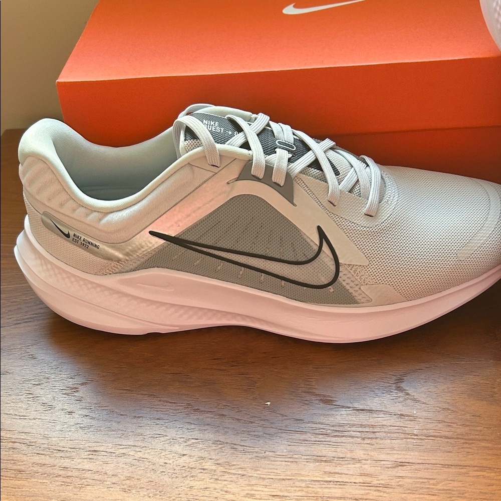 Nike Quest Athletic Shoes New In Box